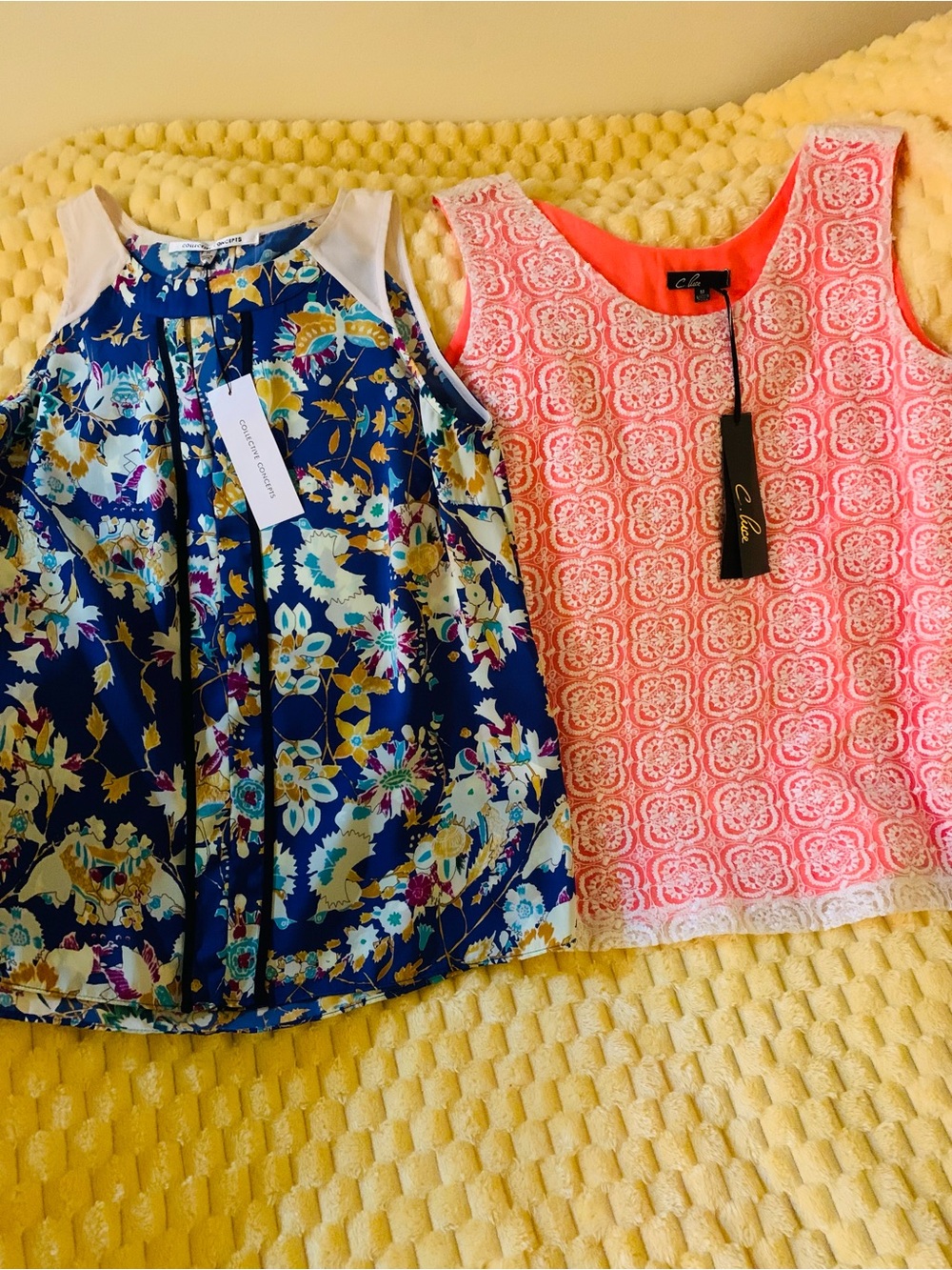 Bundle of 2 Sleeveless Tops Collective Concepts & C Luce SZ M Blue Print & Coral
